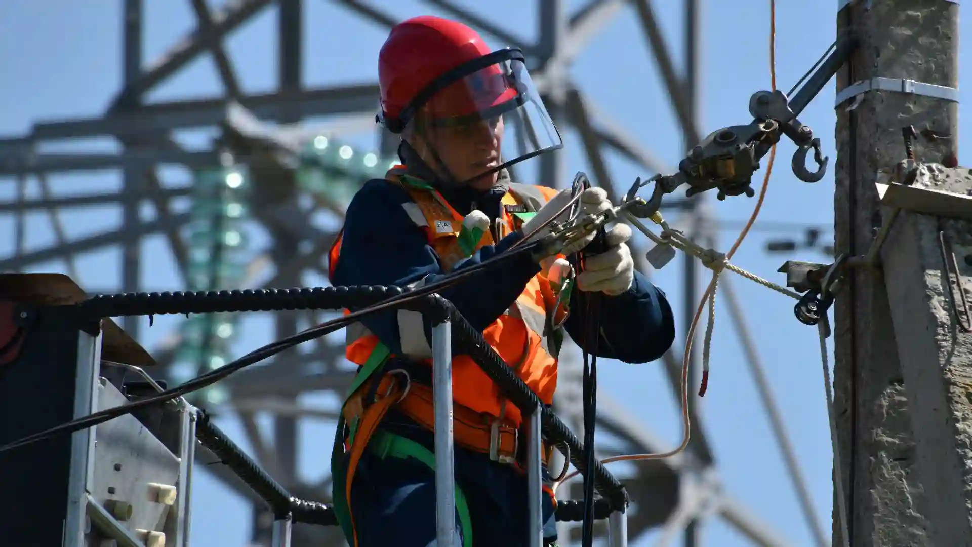 alt="A complex project for a more efficient network: modernization of the electrical infrastructure in Butoiești"
