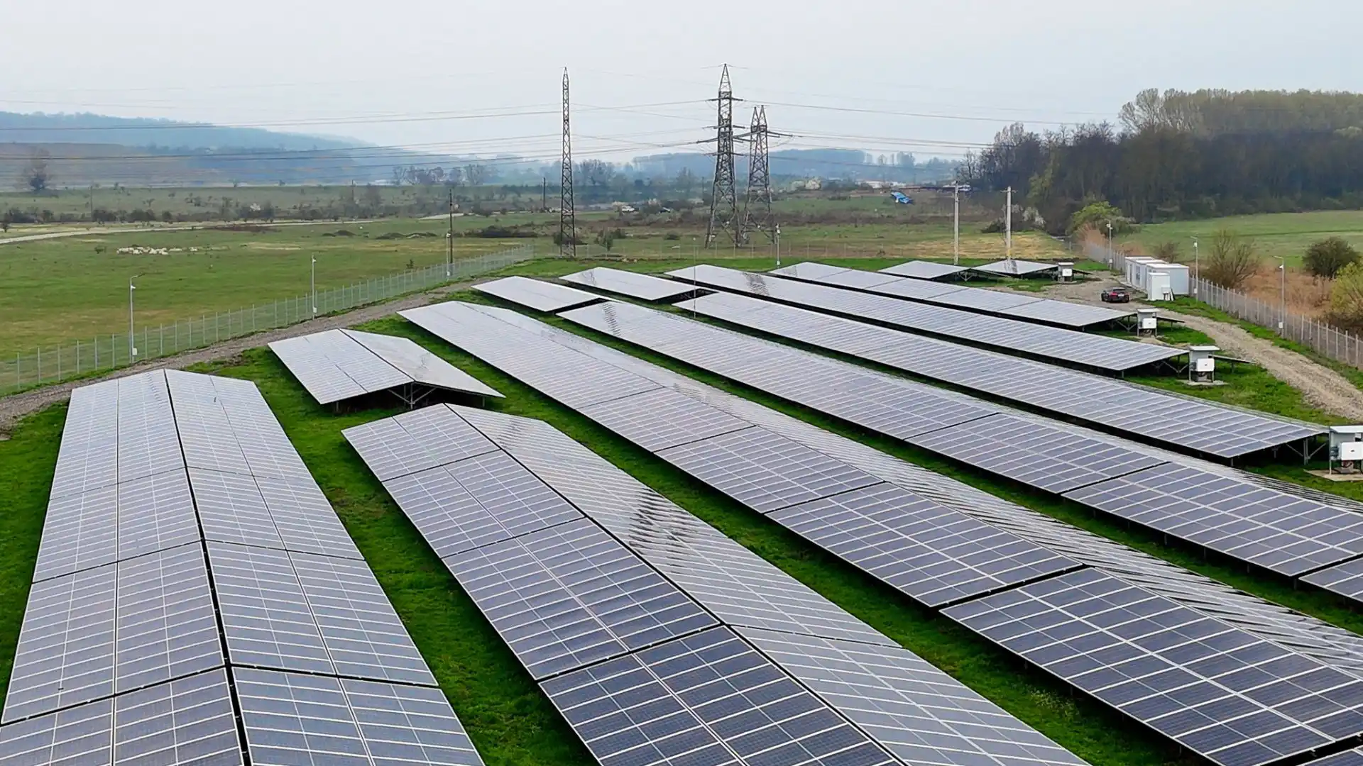 alt="2.7 MW of renewable energy"