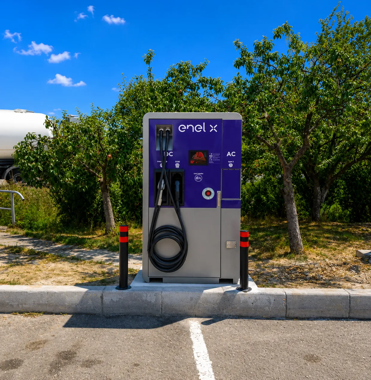 alt="Stație de încărcare pentru vehicule electrice la reprezentanța BMW Auto Cobălcescu Pitești"